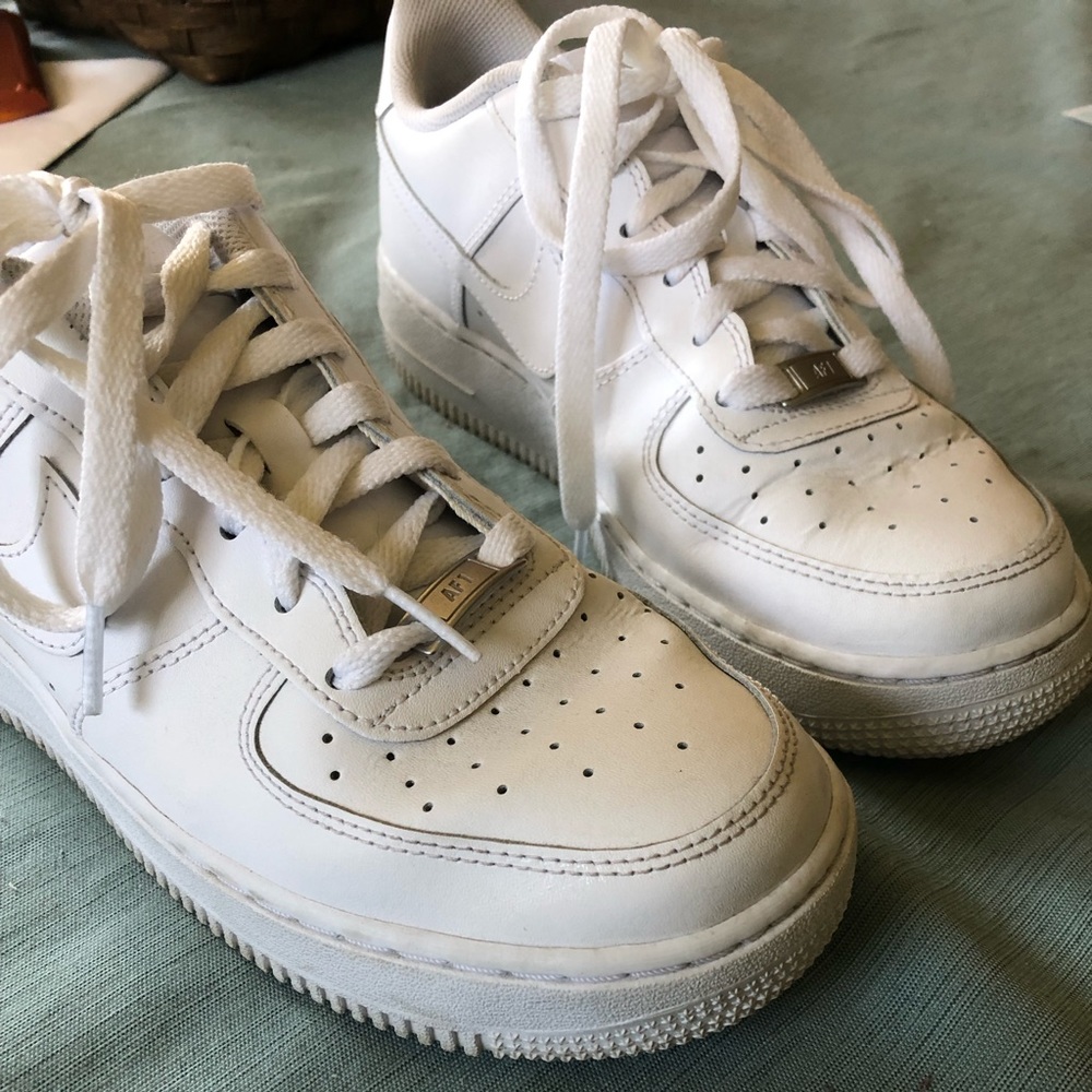 Women’s 8.5/Youth 7 White Nike Air Force 1